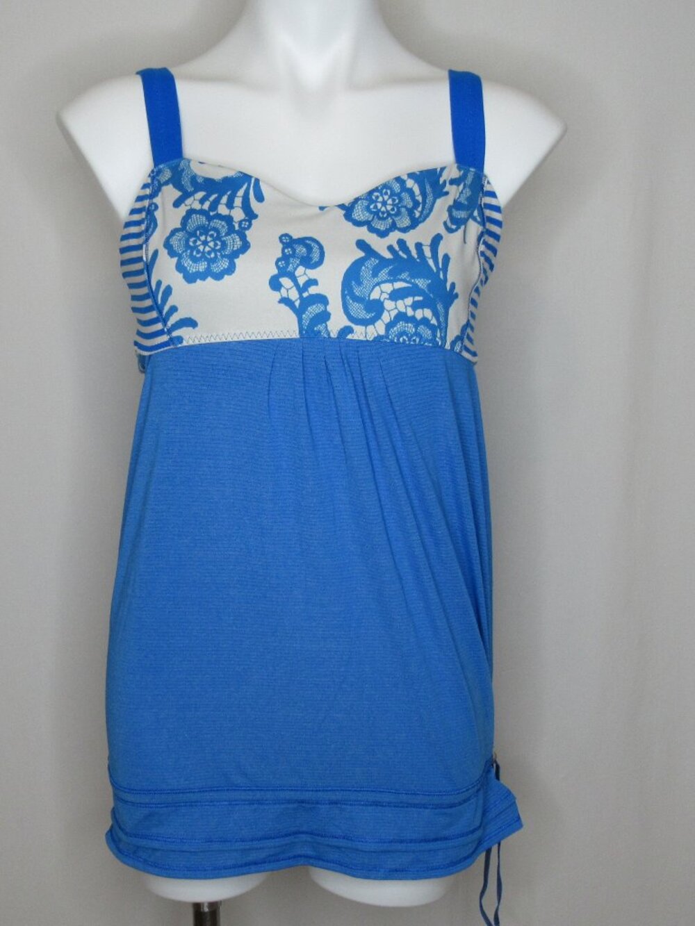 Lululemon Blue Floral Lace Pattern Run Back On Track Sport Tank Top Women's 12